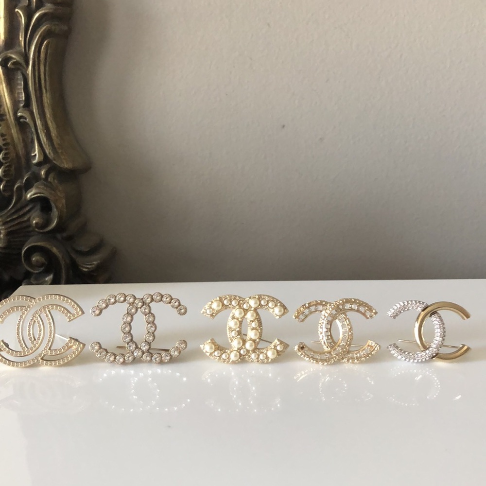 NEW Chanel CC Logo Brooch - Picture 11 of 12